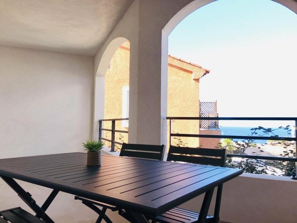 - L'ile-rousse Bord De 3 Pieces 4 Personnes Apartment