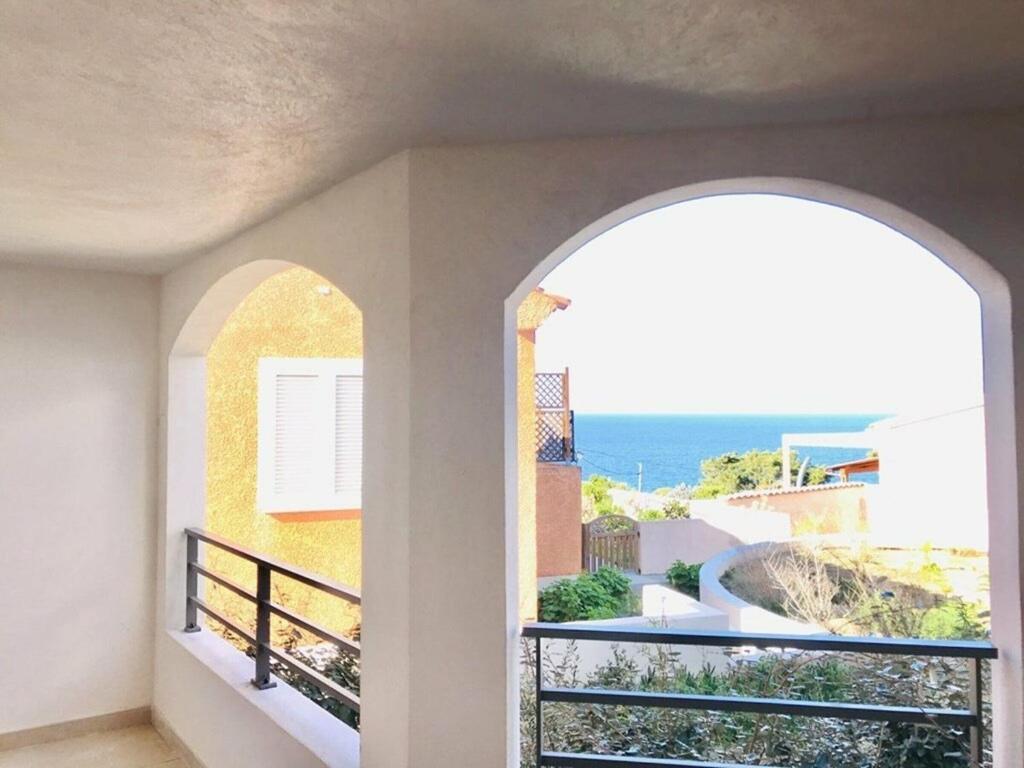 - L'ile-rousse Bord De 3 Pieces 4 Personnes Apartment